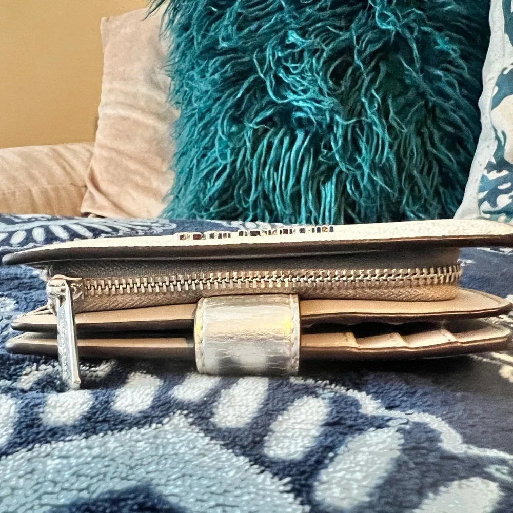 Michael Kors Textured Cream Wallet - Picture 3 of 4